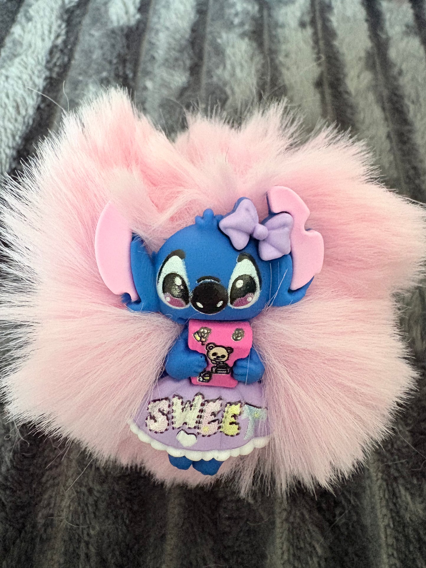 Llaveros stitch pompom
