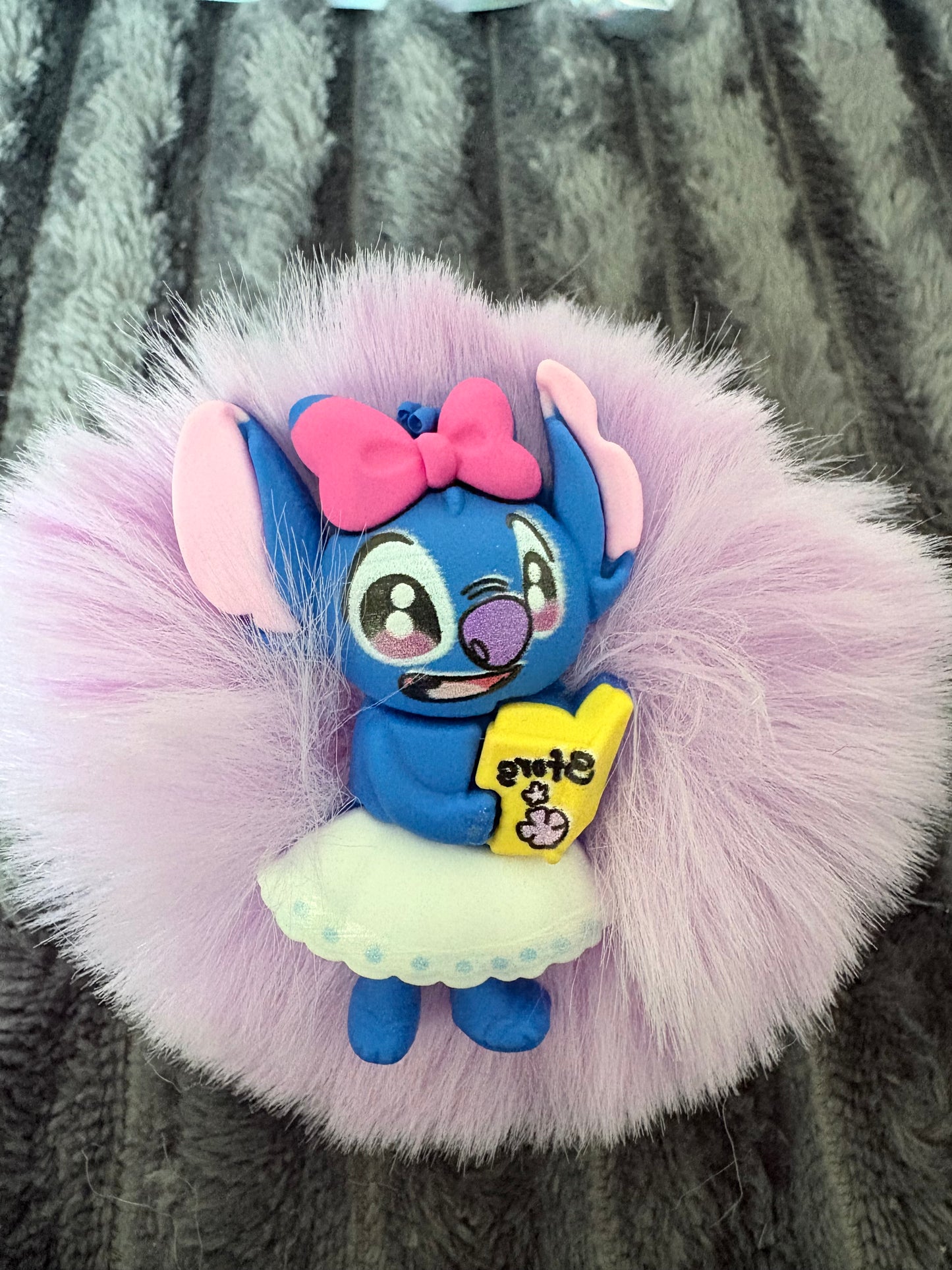 Llaveros stitch pompom