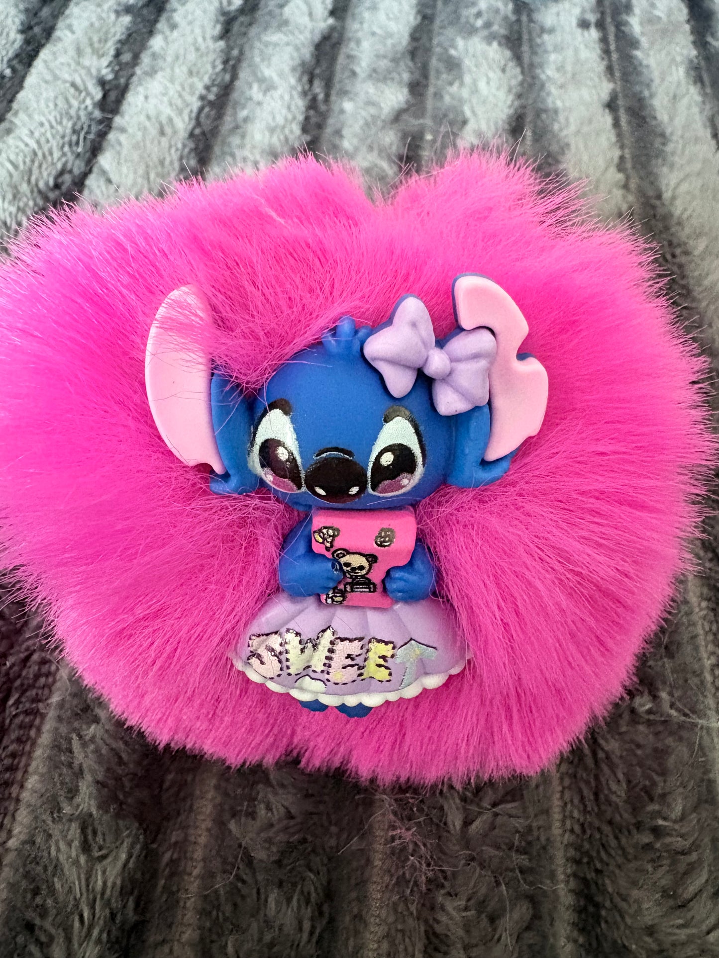 Llaveros stitch pompom